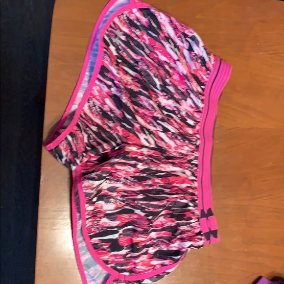 Under Armour Pants - Shorts